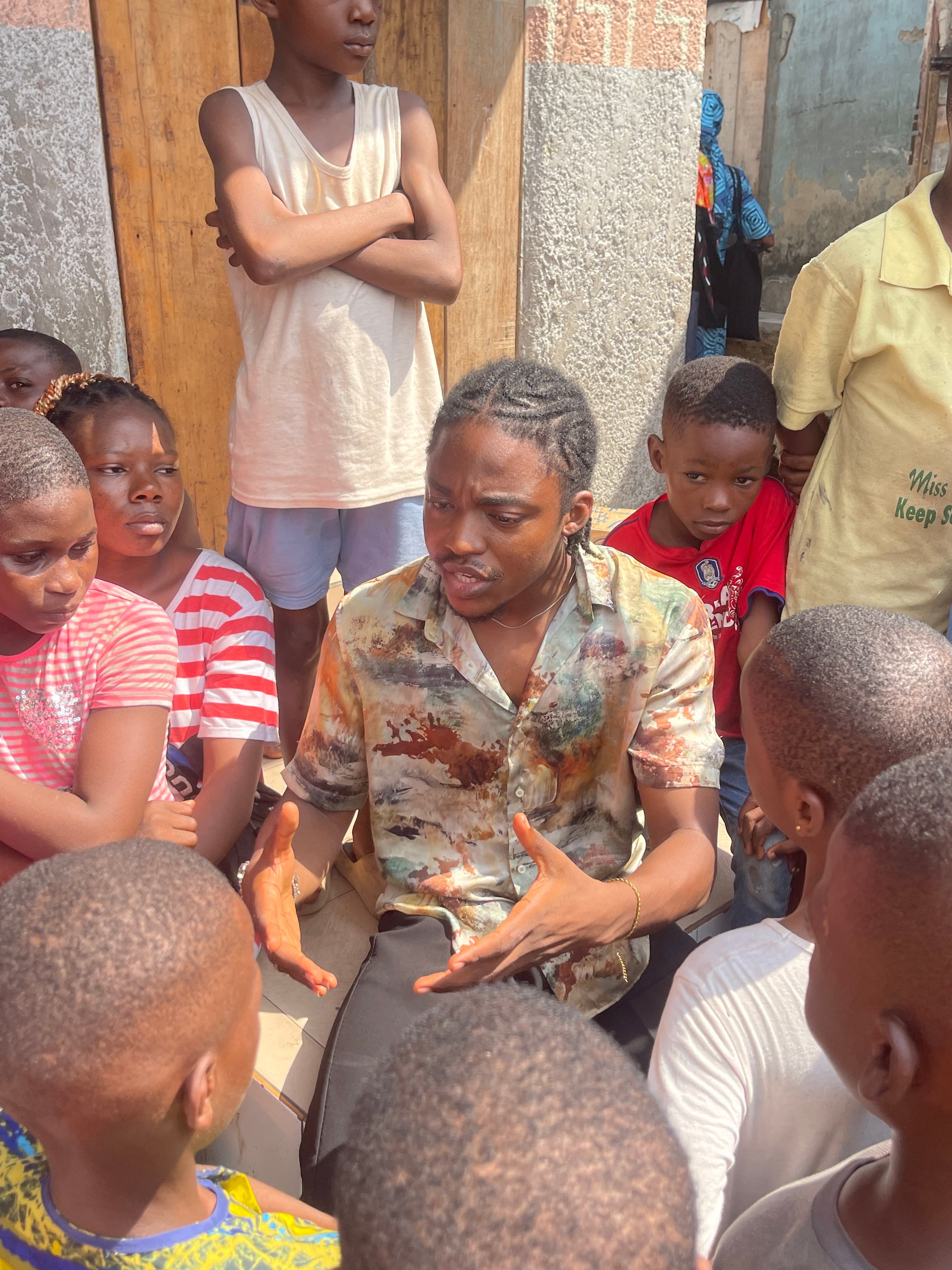 One of the volunteers having discussion with the community